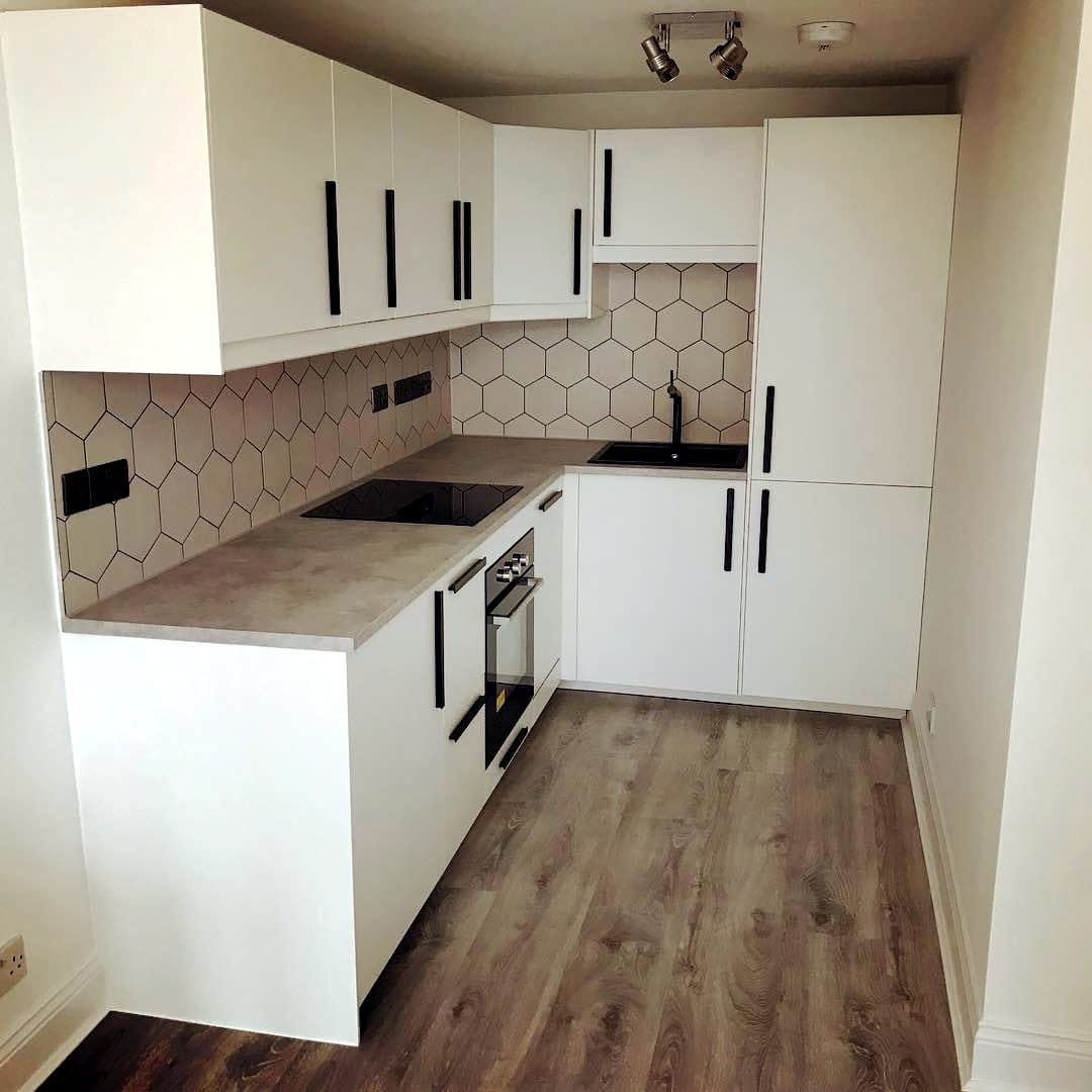White kitchen with hexagon tiled splashback